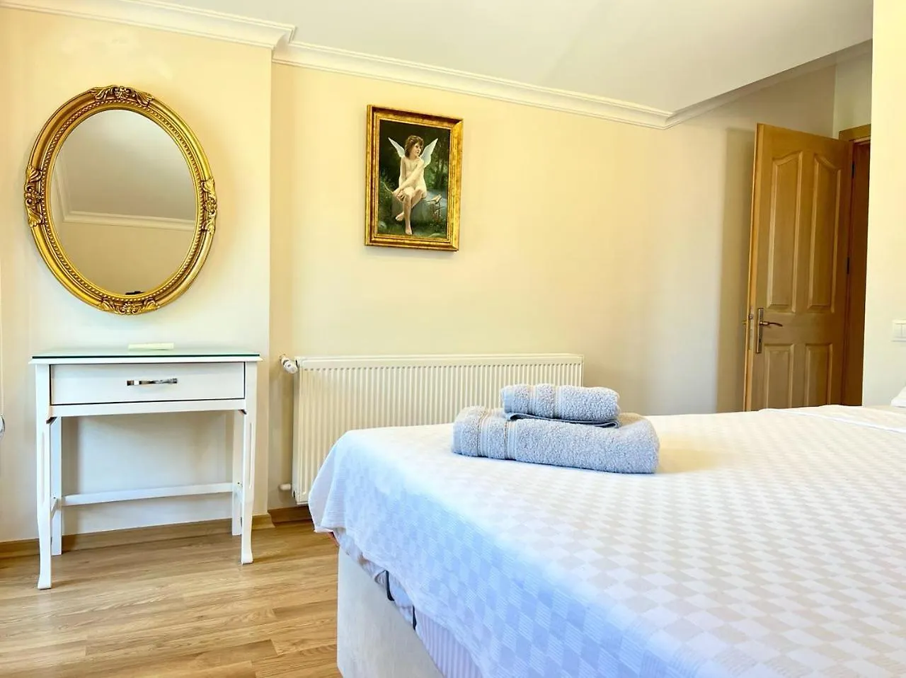 Centrally Located Very Large Villa W Pool Jakuz And Car Park Fethiye Turecko