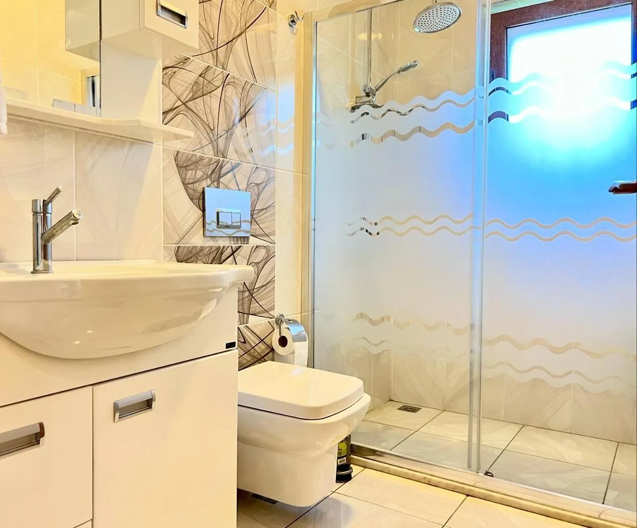 Centrally Located Very Large Villa W Pool Jakuz And Car Park فتحية 0*,  تركيا
