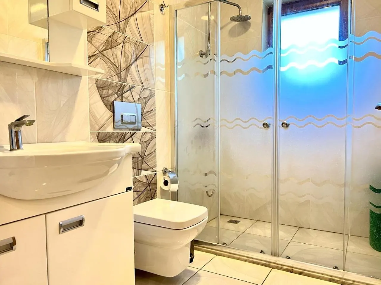 Centrally Located Very Large Villa W Pool Jakuz And Car Park فتحية
