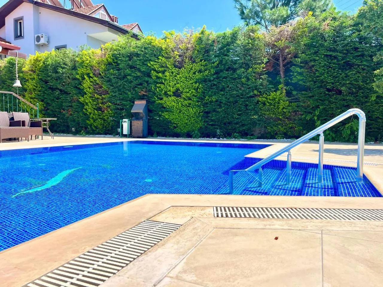 Centrally Located Very Large Villa W Pool Jakuz And Car Park Fethiye