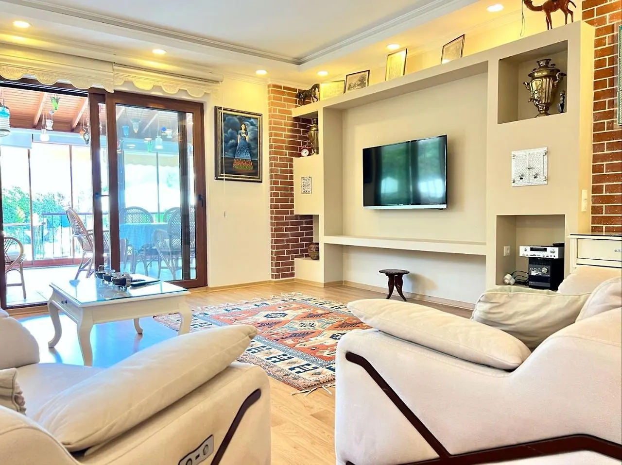 Centrally Located Very Large Villa W Pool Jakuz And Car Park Fethiye
