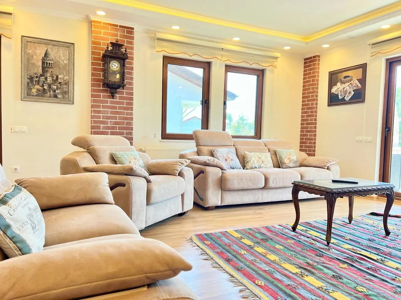 Centrally Located Very Large Villa W Pool Jakuz And Car Park Fethiye