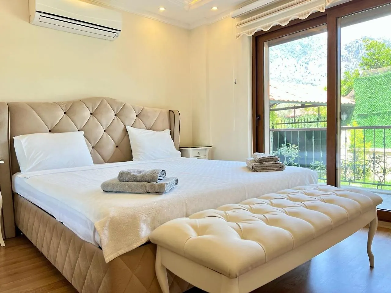 Centrally Located Very Large Villa W Pool Jakuz And Car Park Fethiye