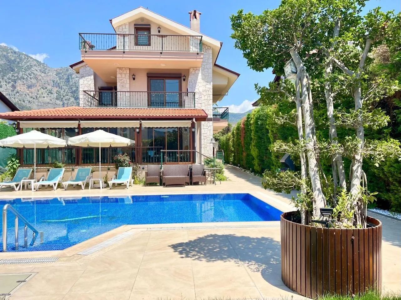 Centrally Located Very Large Villa W Pool Jakuz And Car Park Fethiye